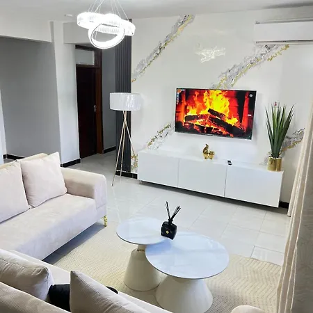 Chic 2Br Masaki Hide Away, With Pool & Gym Apartment